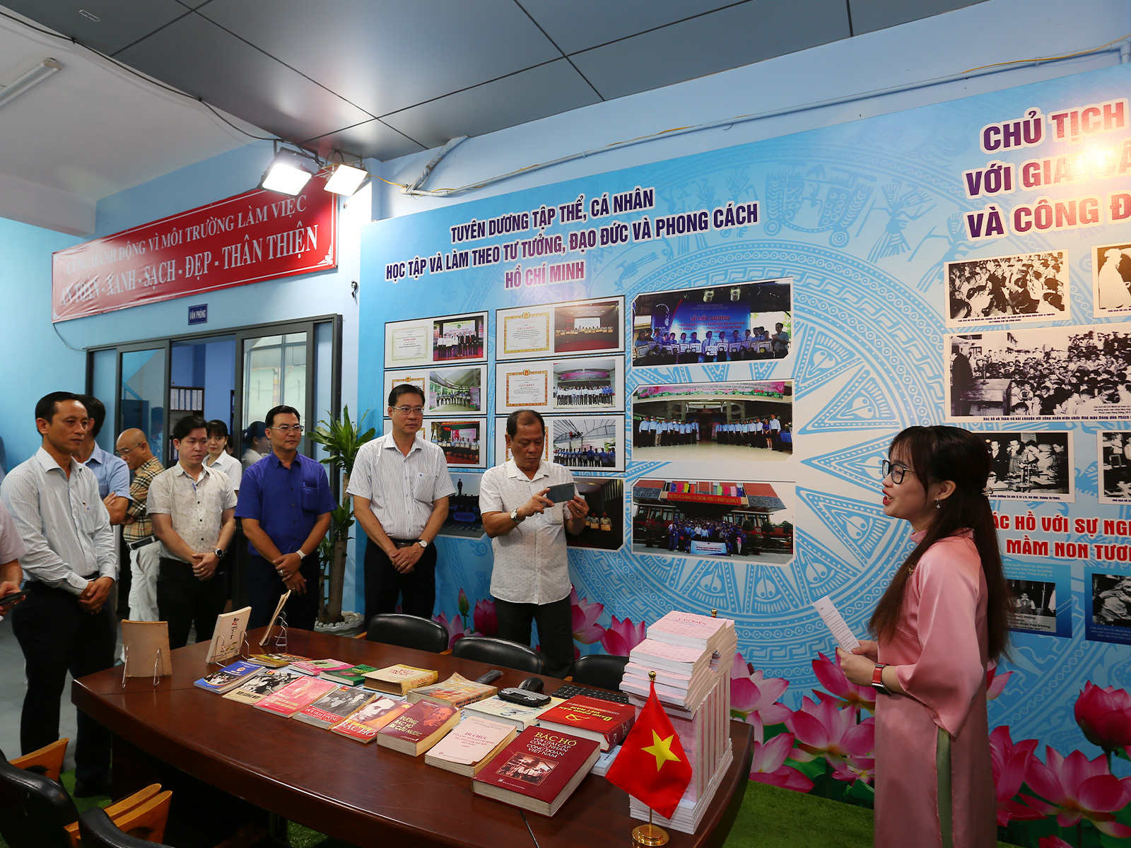 THAM QUAN KHÔNG GIAN VĂN HOÁ HỒ CHÍ MINH TẠI CÁC ĐƠN VỊ